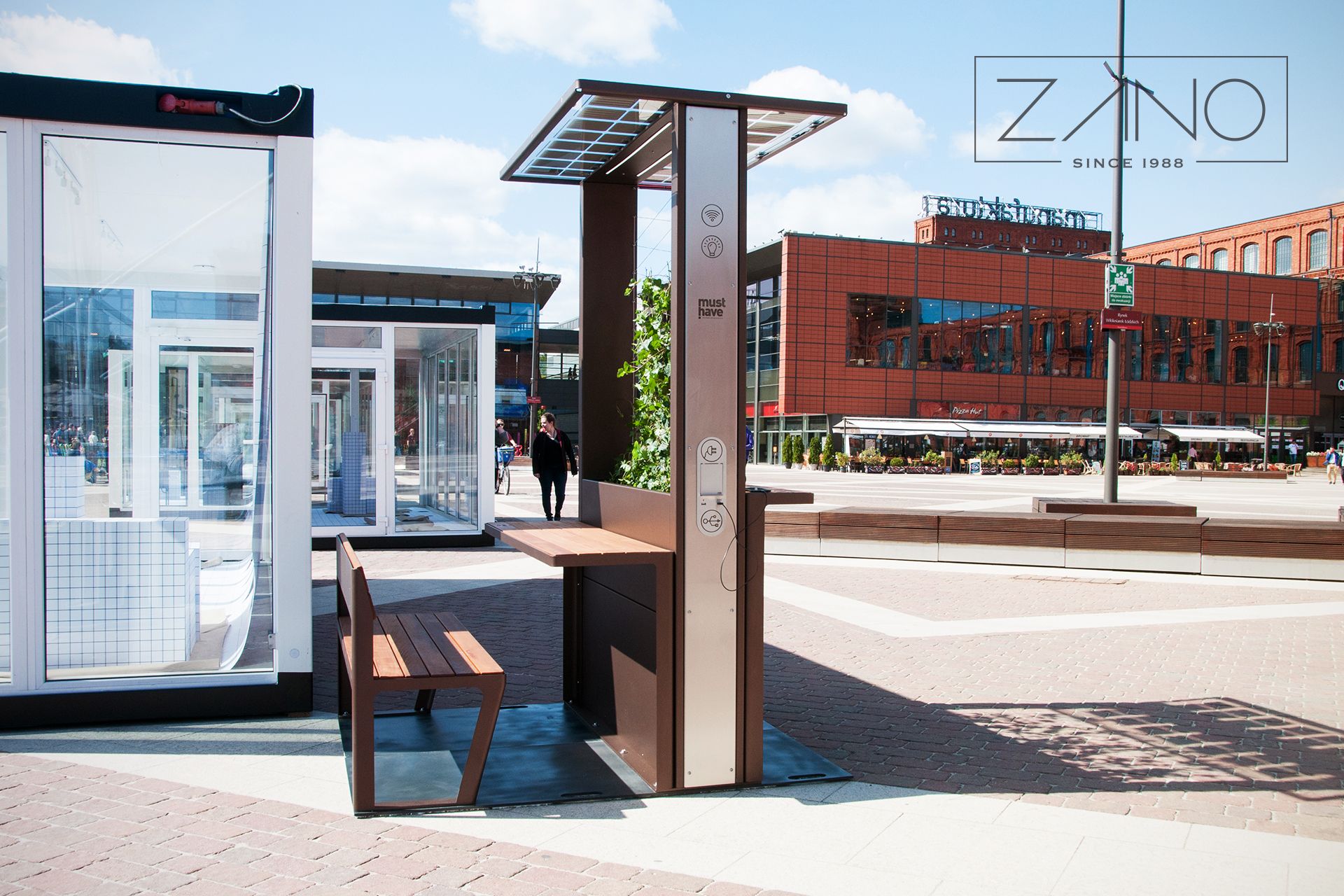 Smart solar charging station