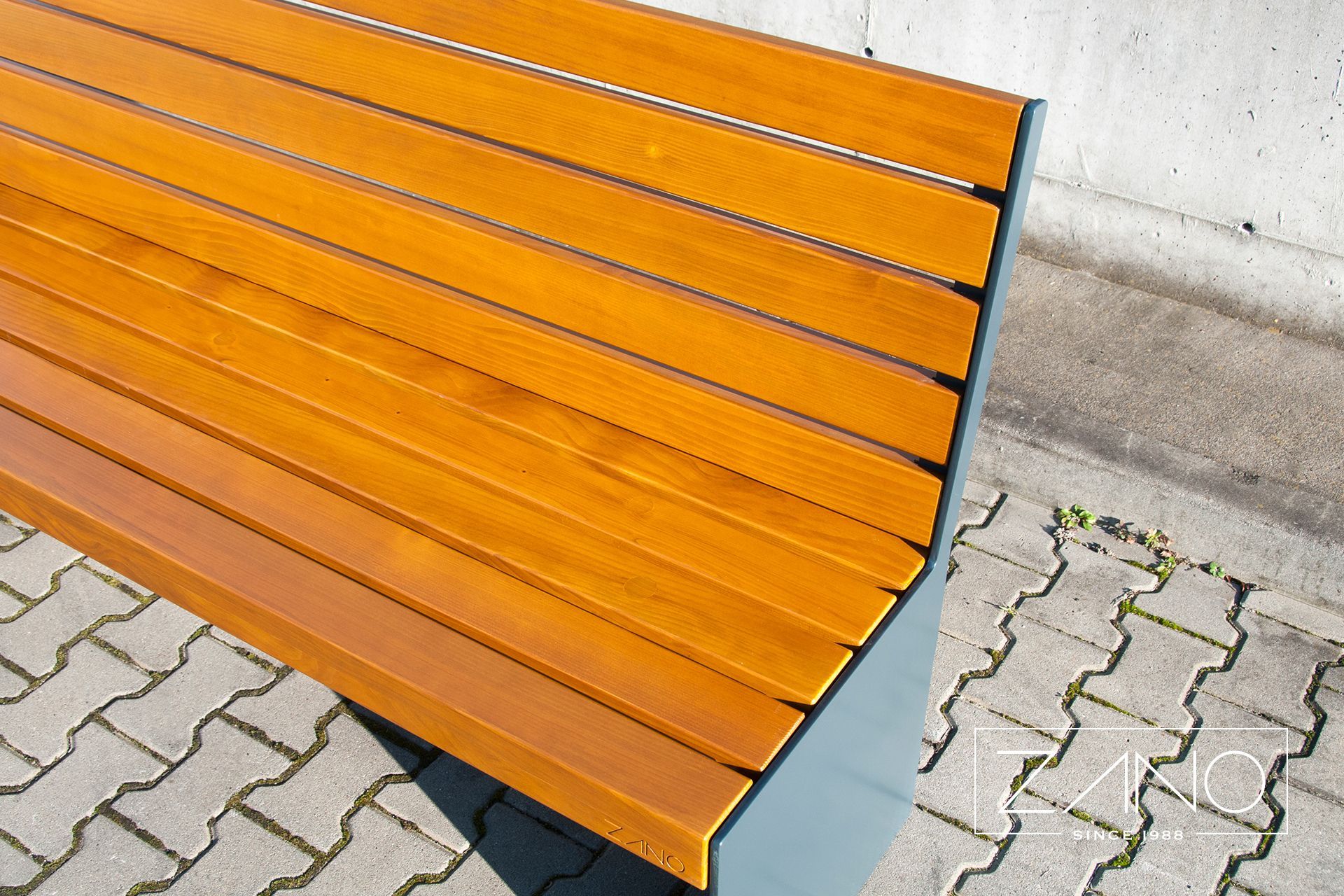 Exterior bench Simple made of steel and softwood lacquered cypress colour