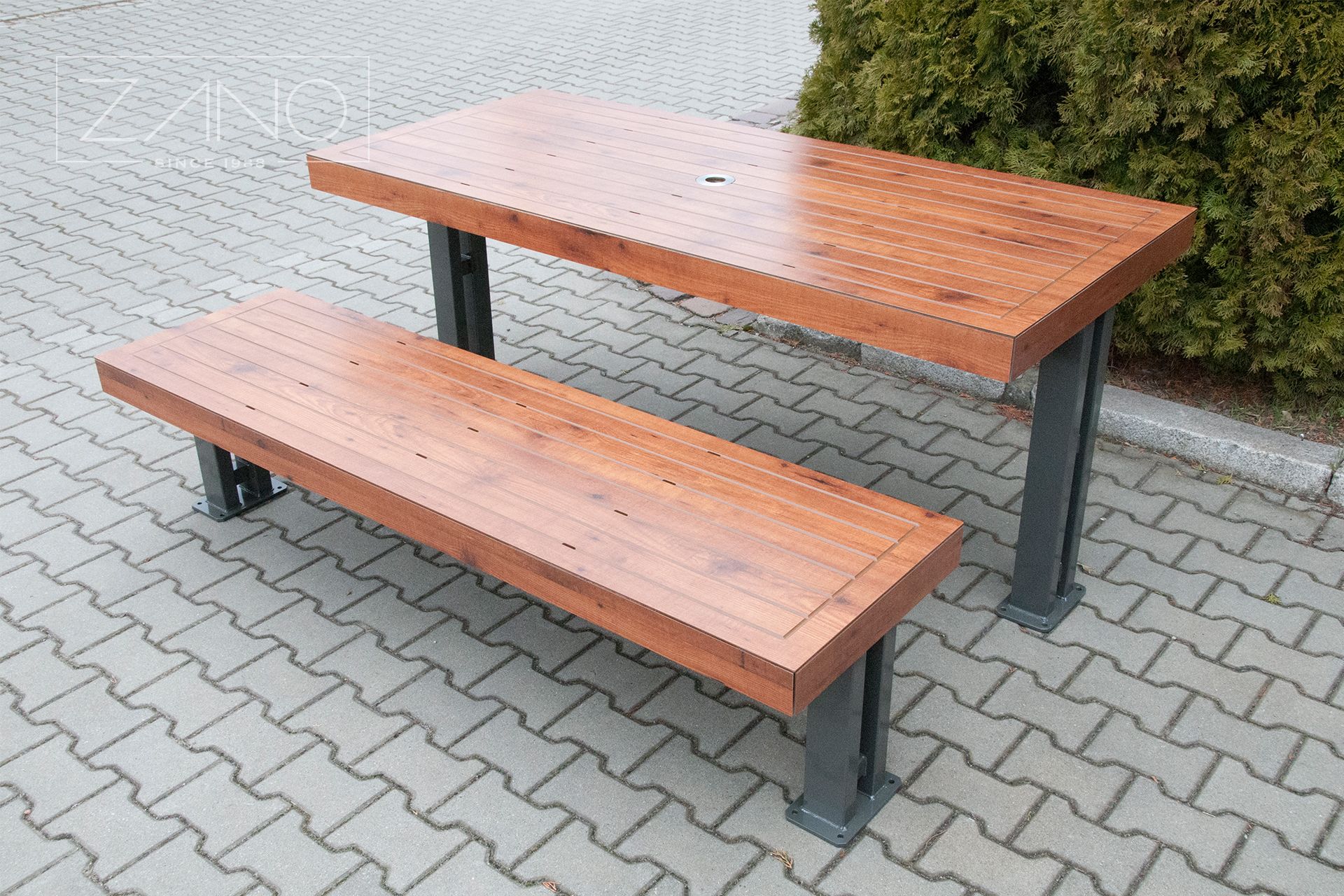 Outdoor benches and tables made of steel and high pressure laminate