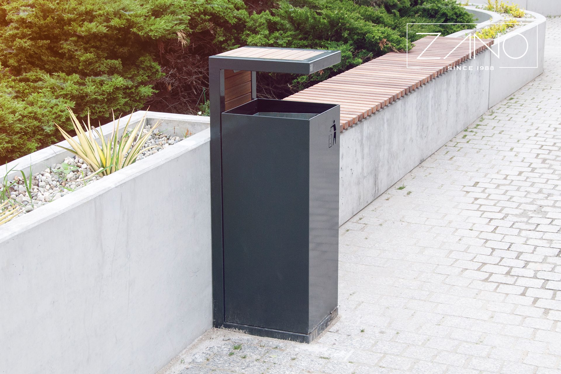 Litter bin made of painted carbon steel