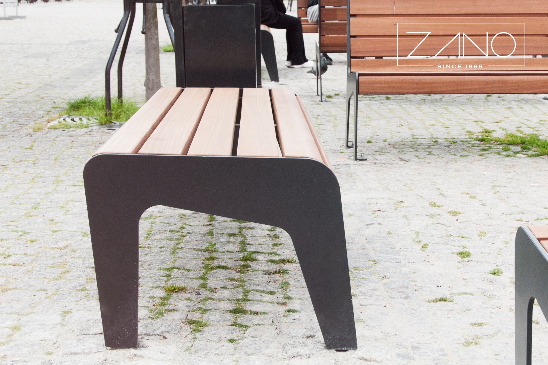 Steel and wooden exterior bench Soft 02.412