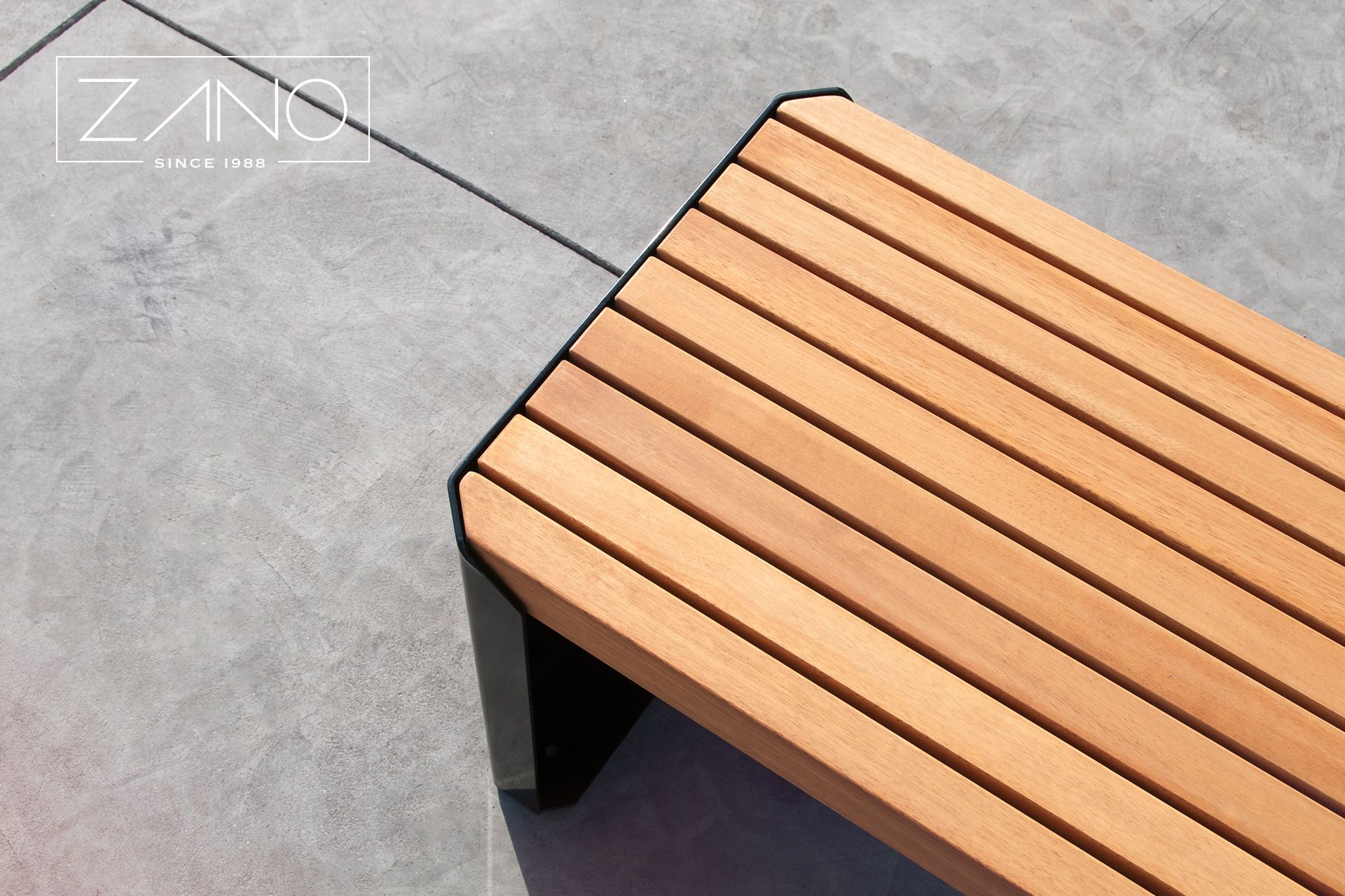 urban bench with tauari wood
