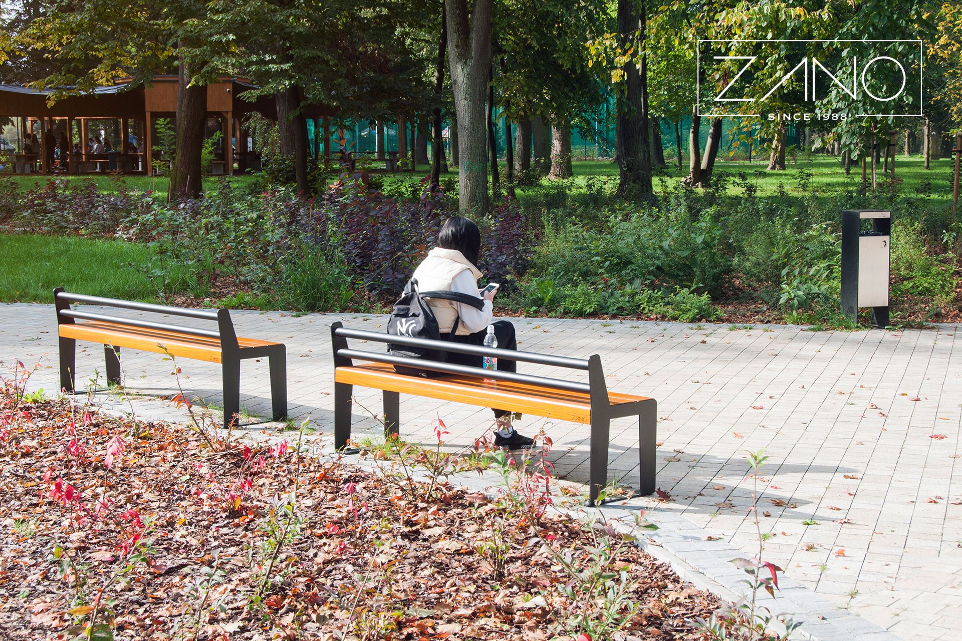 Park benches Reliq and litter bin Simple