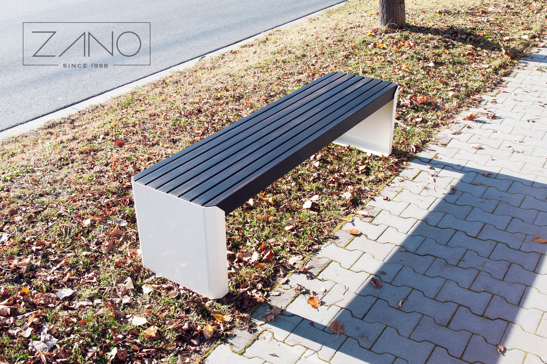 Stilo 02.448 steel bench 9010 RAL and MOSO® Bamboo