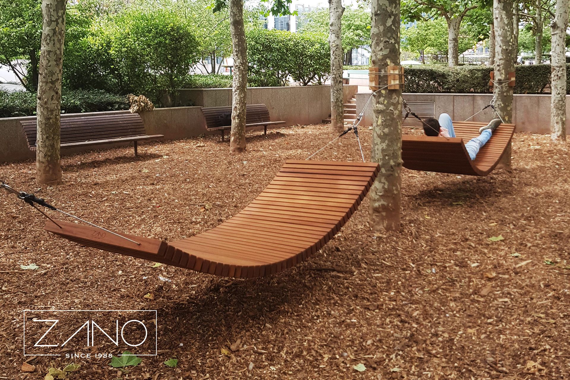 Urban and garden hammock made of stainless steel and hardwood