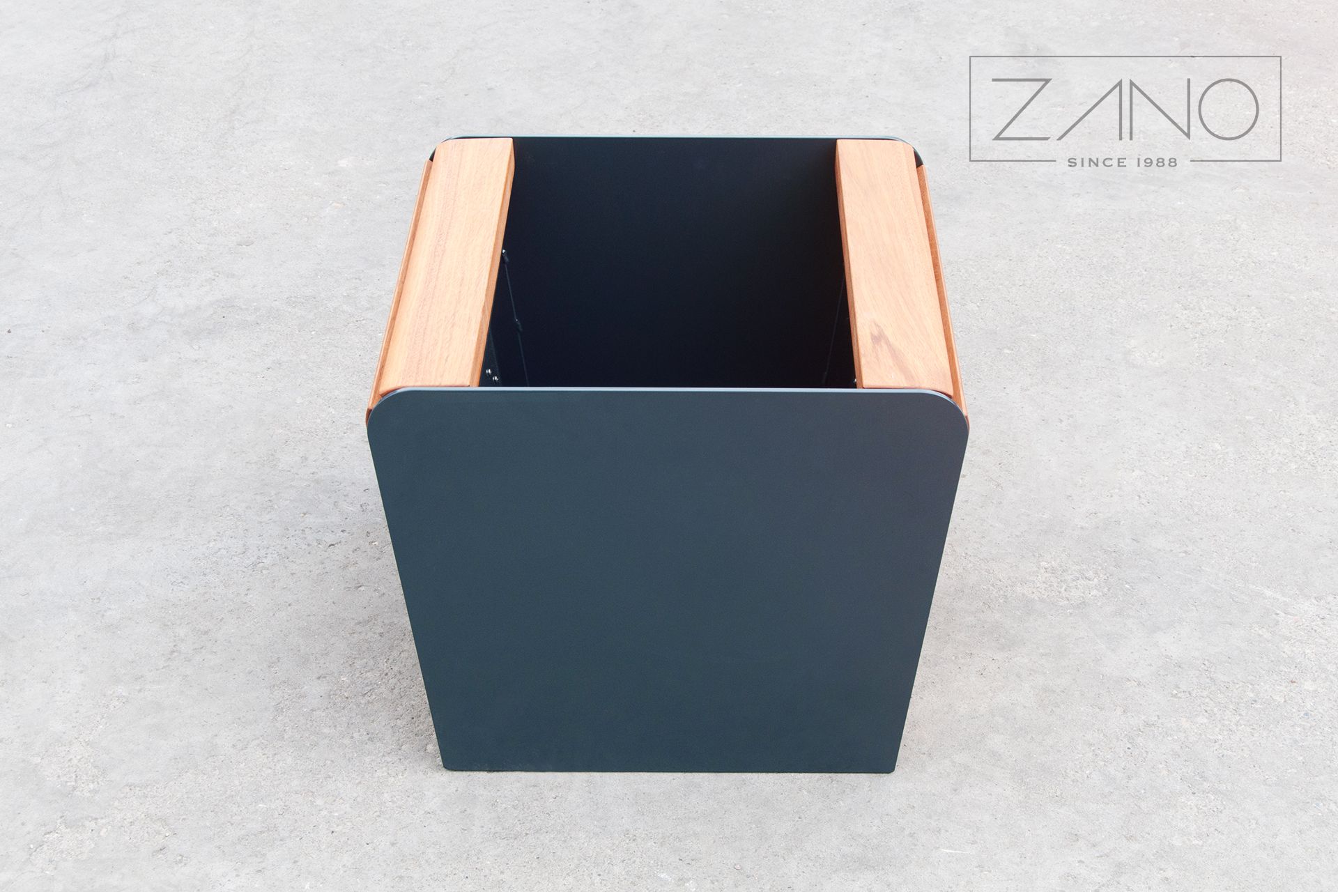 Stylish and modern outdoor planter - manufacturer