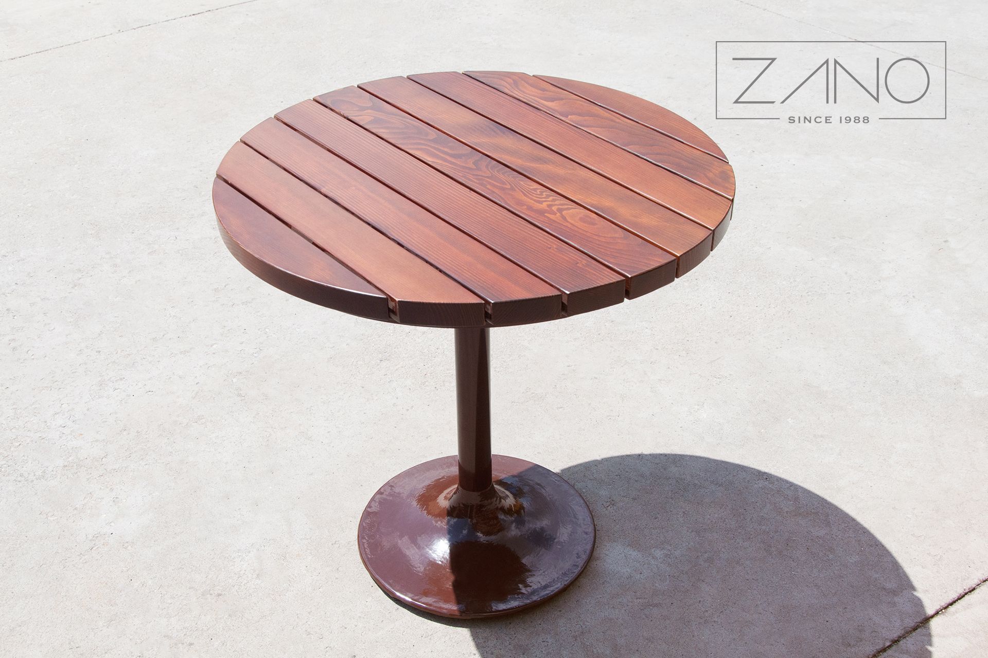Coffe table made of iron cast and carbon steel and wooden table top